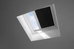 VELUX verduisterend plisse gordijn FMK elektrisch voor VELUX lichtkoepel en platdakraam CFP en CVP 60x60 cm.